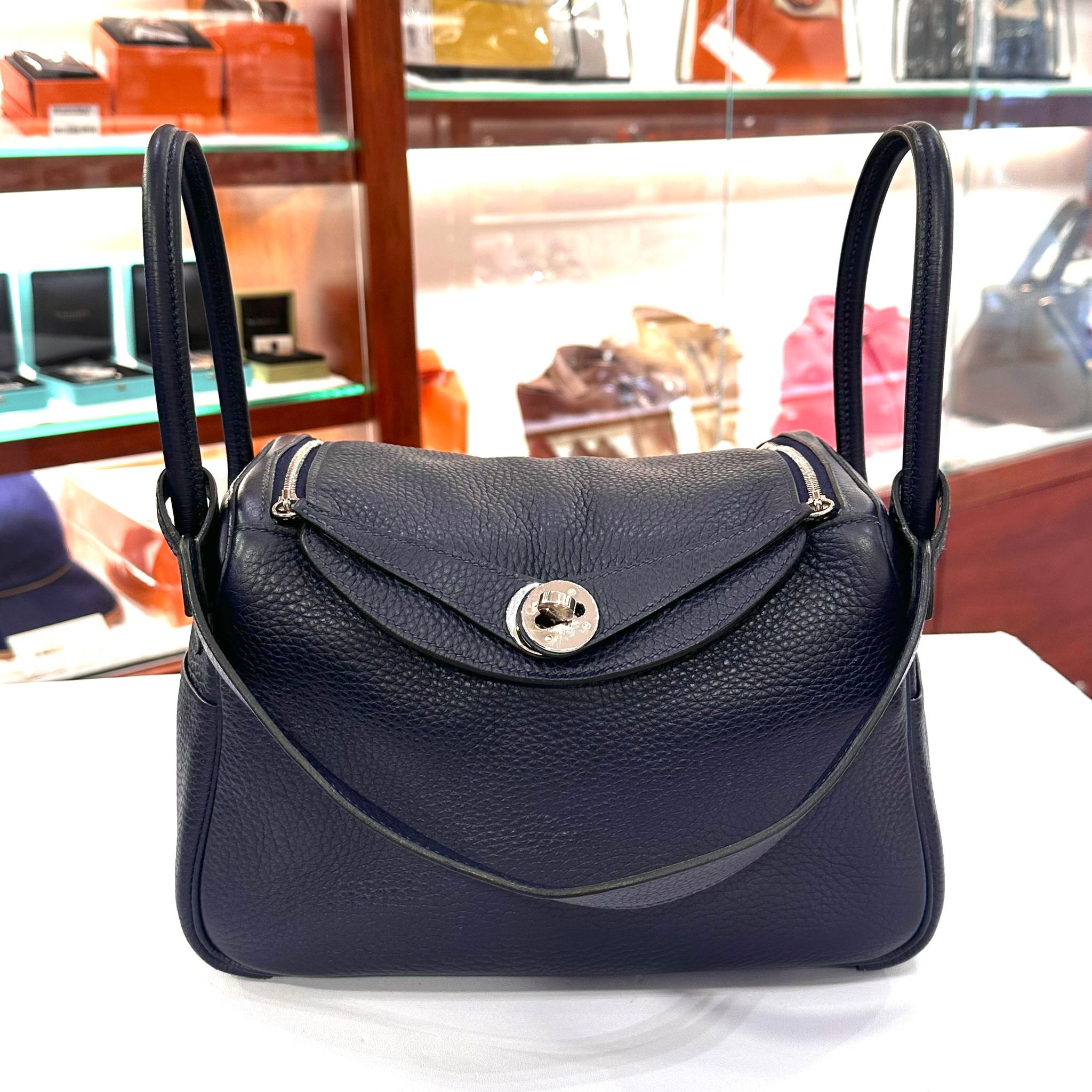 98%NEW二手HERMES LINDY 26 午夜藍銀扣TC皮 A刻 2Z PHW #兩年免費保養 #香榭站正品