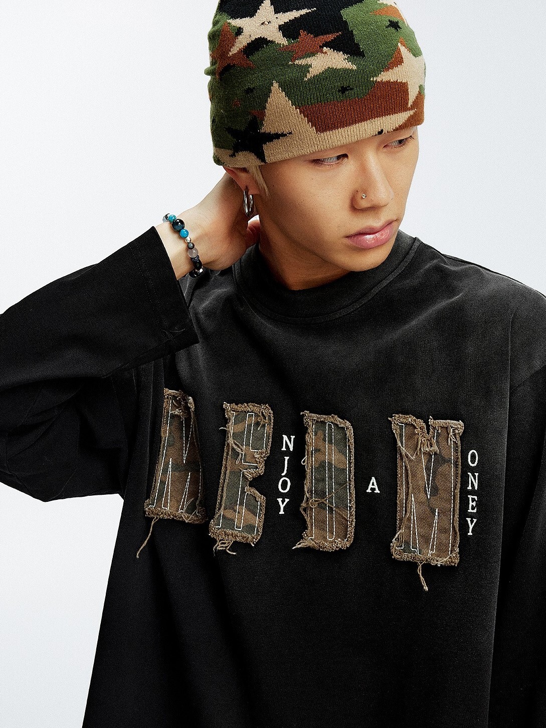 MEDM 撞色領口 迷彩毛邊Logo貼布 休閒寬鬆 長袖T