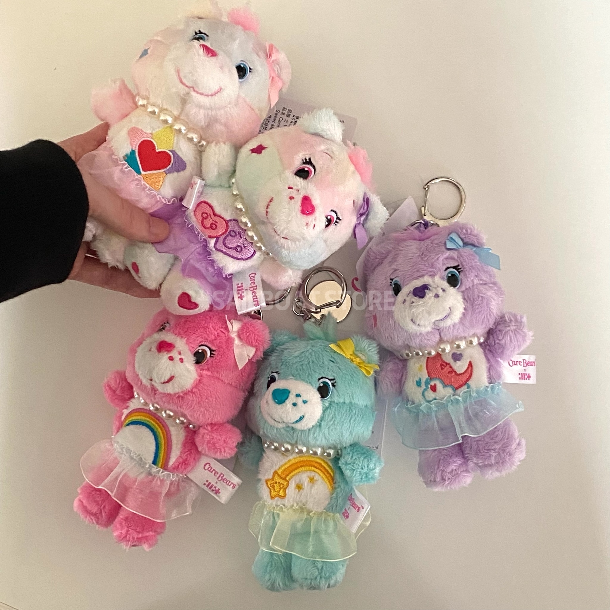 🇯🇵日本 Care Bears × ILLIT 聯名系列 彩虹熊 吊飾