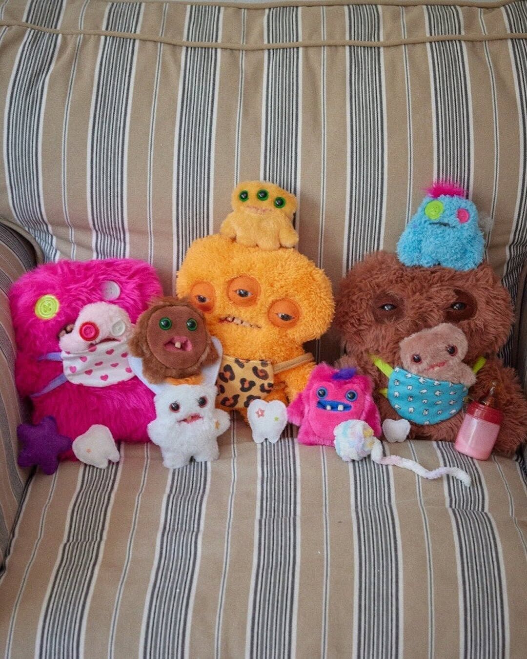 FUGGLER 顧小孩系列 保母 玩偶 娃娃 擺設 搞笑 / 預購