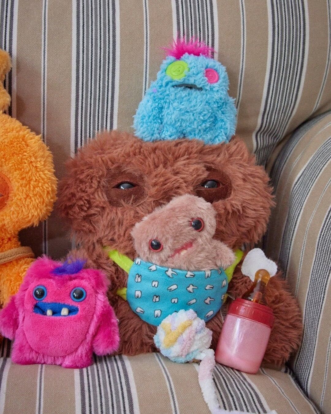 FUGGLER 顧小孩系列 保母 玩偶 娃娃 擺設 搞笑 / 預購