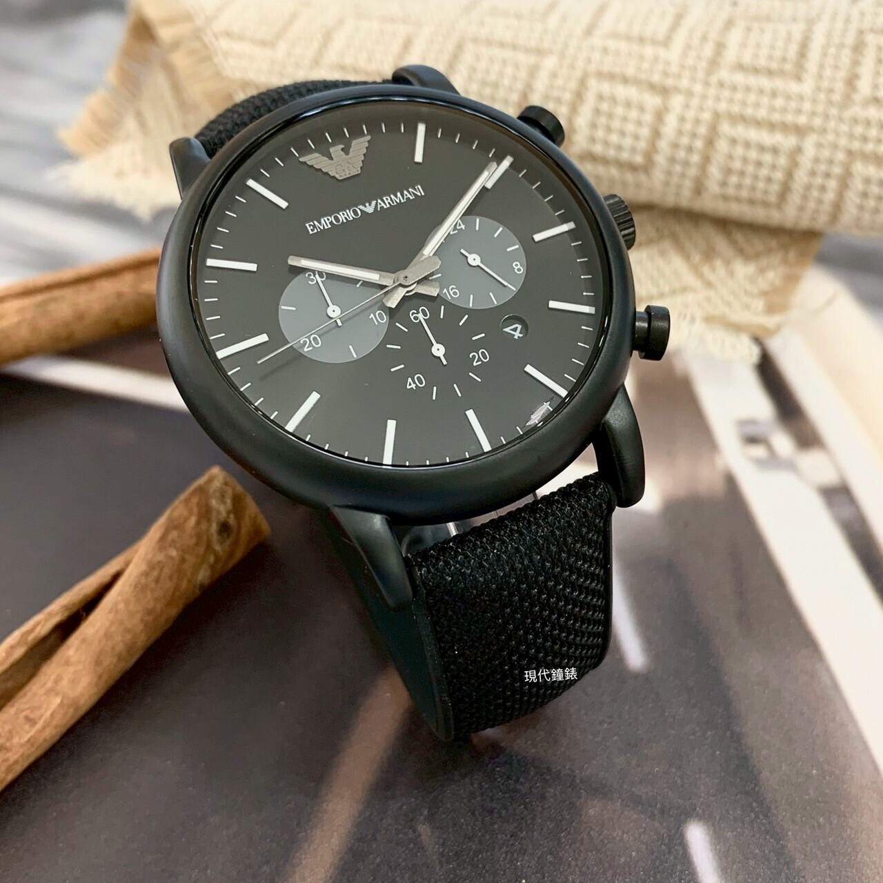 【EMPORIO ARMANI 亞曼尼】經典矽膠錶帶設計大三眼AR11450 46mm 現代鐘錶