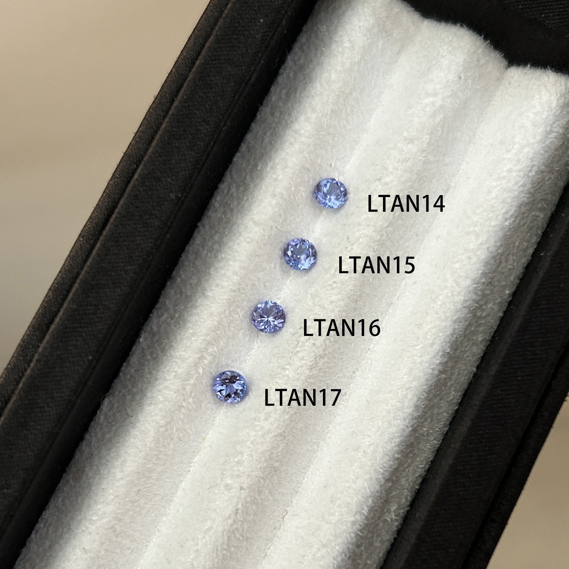 丹泉石 Tanzanite/0.26-0.29克拉/4.0mm