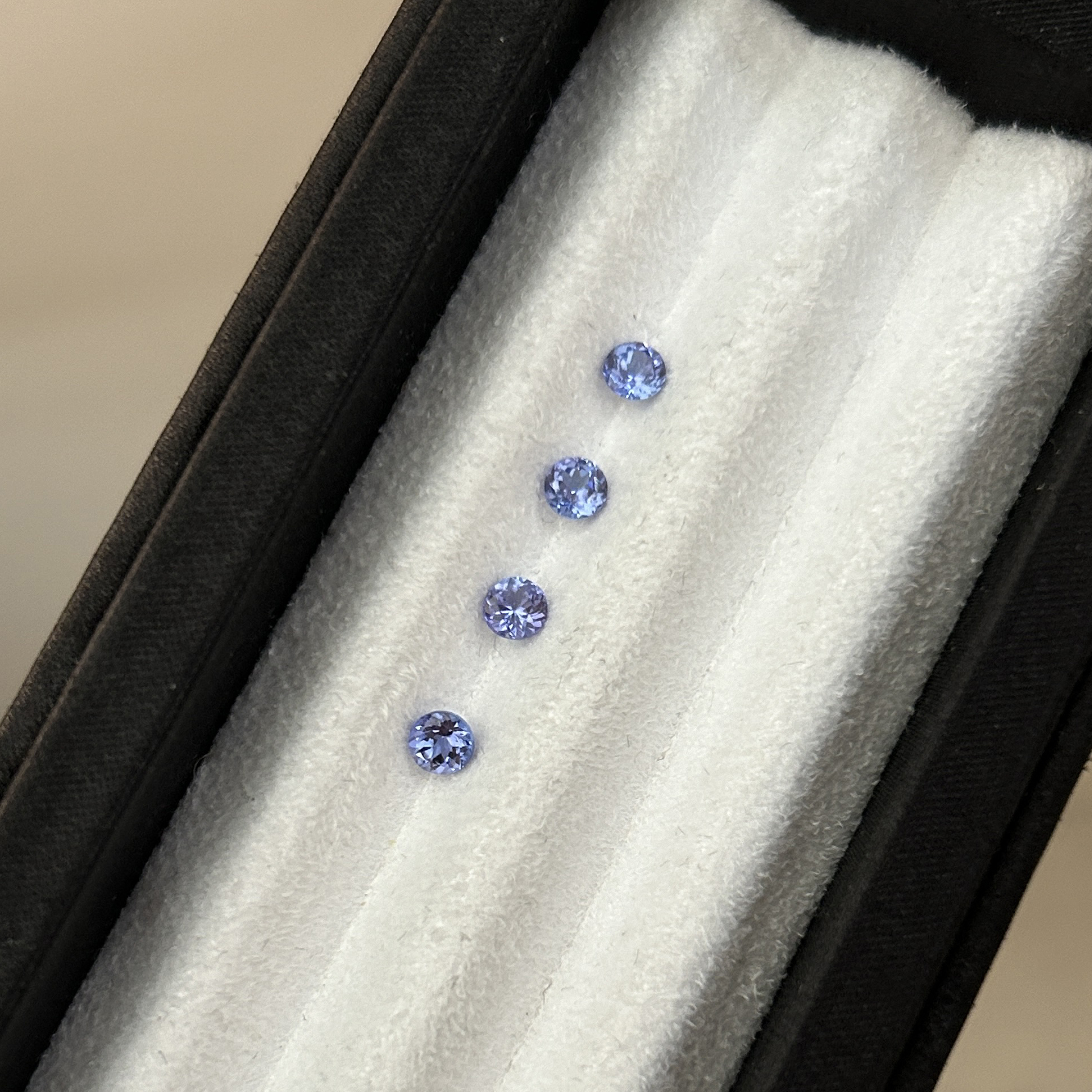 丹泉石 Tanzanite/0.26-0.29克拉/4.0mm