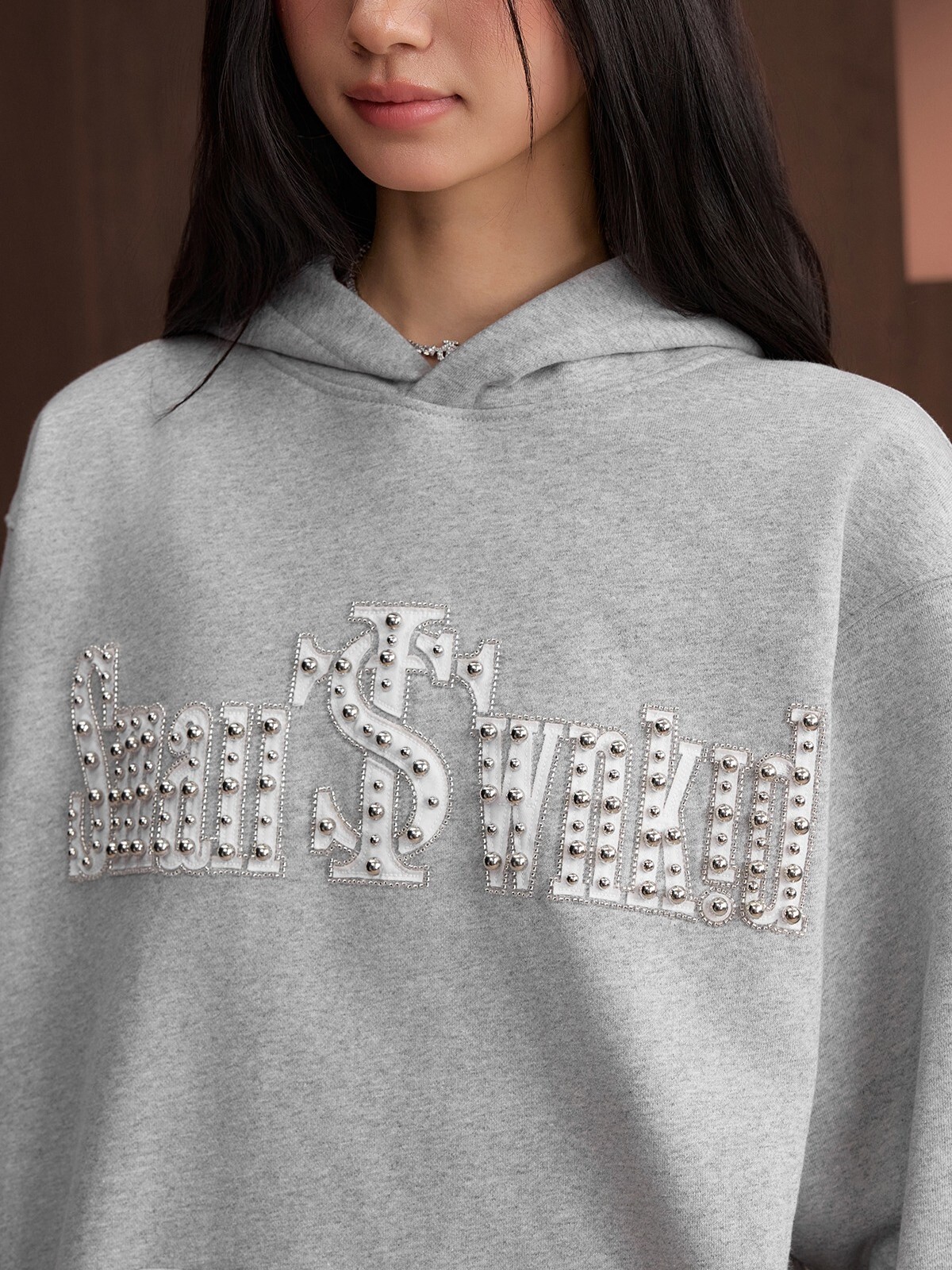 STK SmallTownKid 胸前Logo釘珠立體貼布繡 帽T