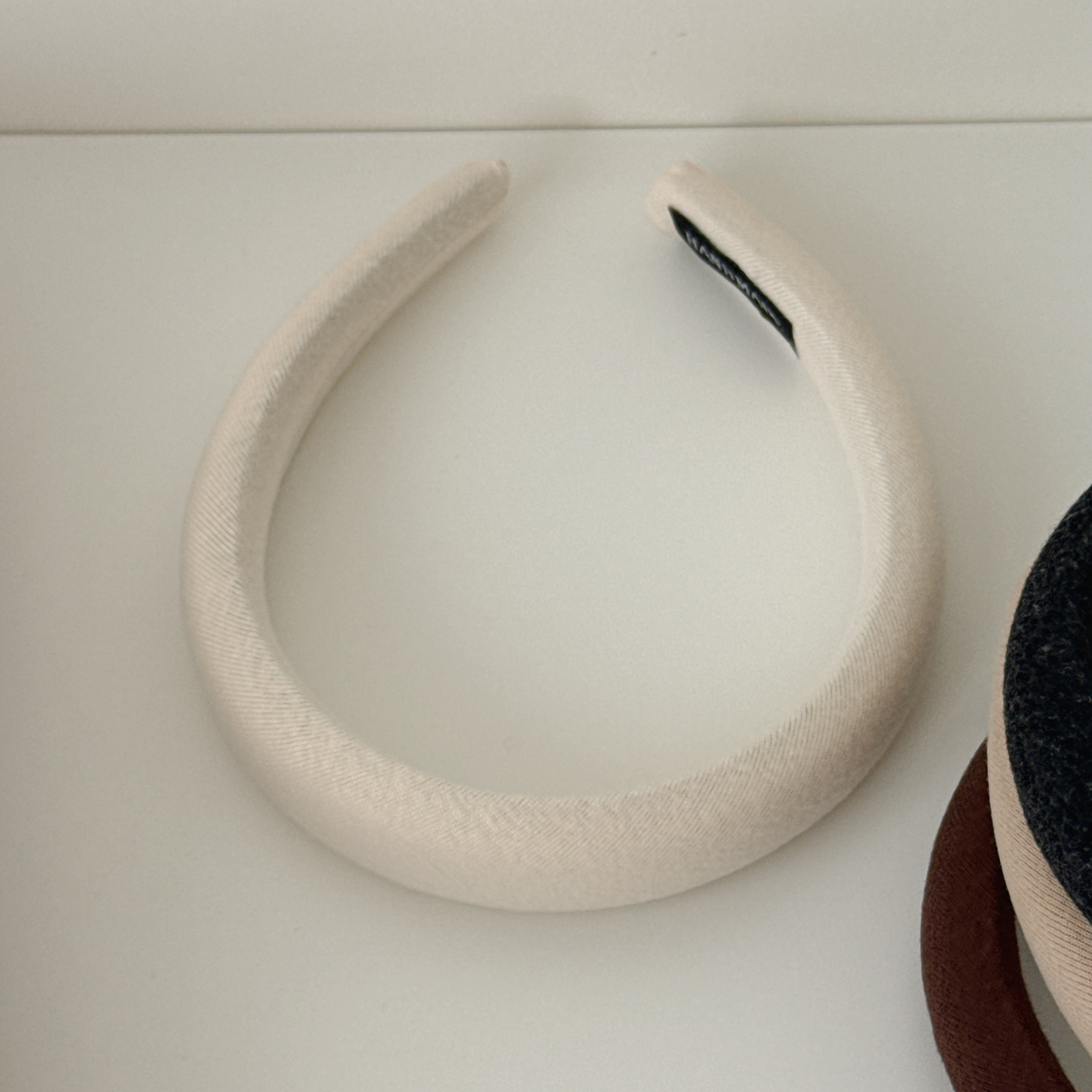 部份現貨🚚溫柔鬆軟吐司寬版髮箍💕共4色