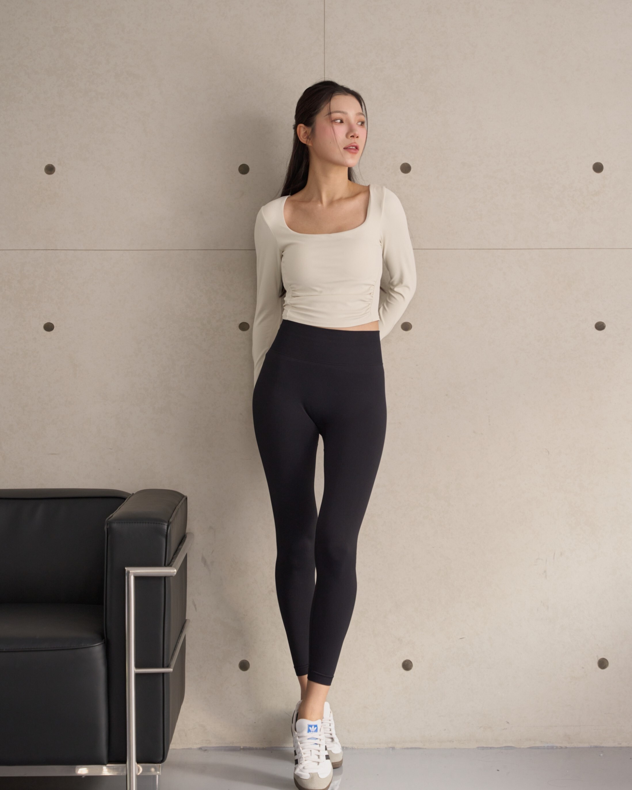 Femme方領腰部抽皺短版上衣-奶白