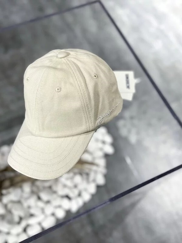jacquemus 刺繡草寫字體Logo 老帽 La Casquette