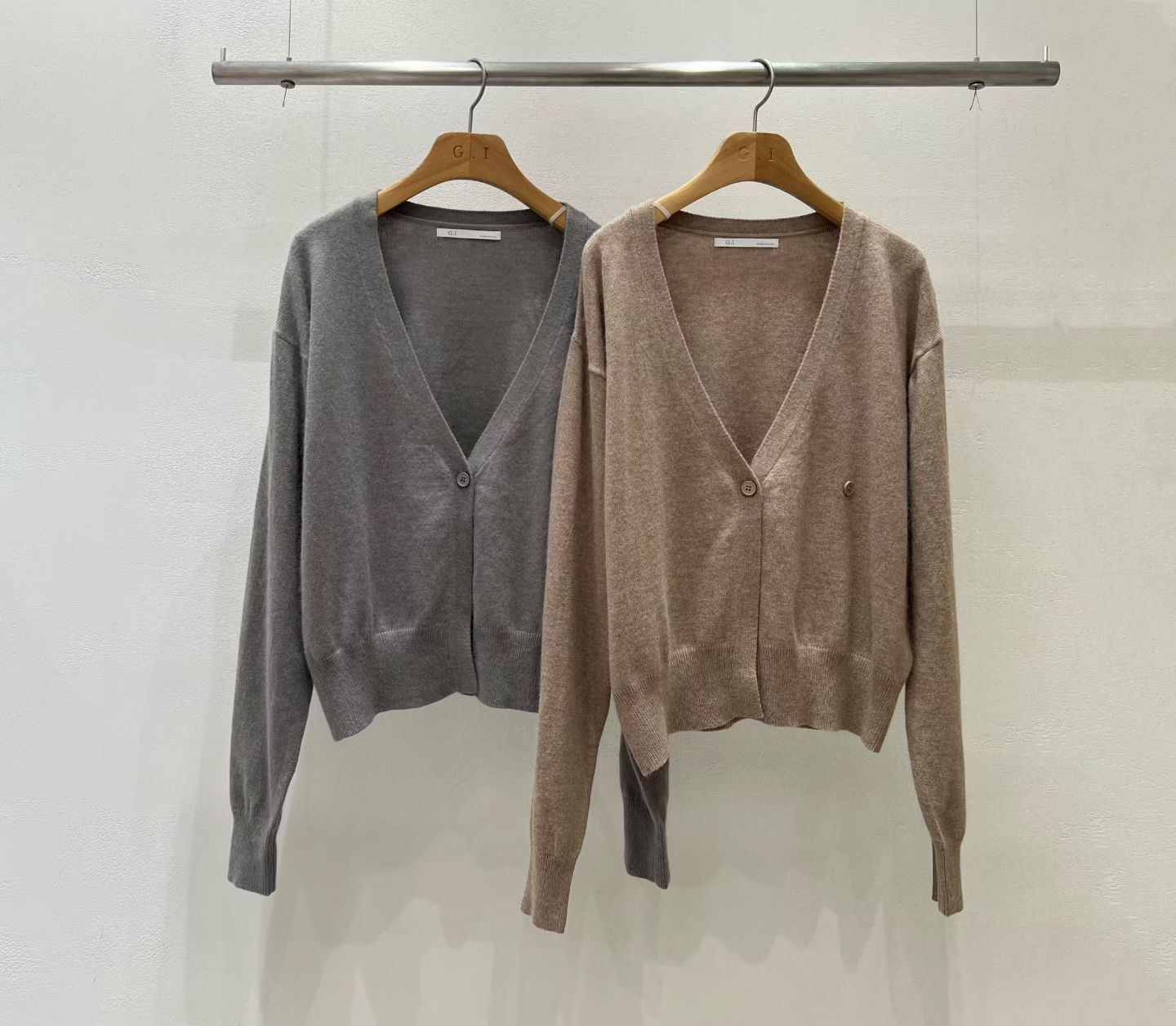 GI5119 開V鈕扣裝飾針織外套