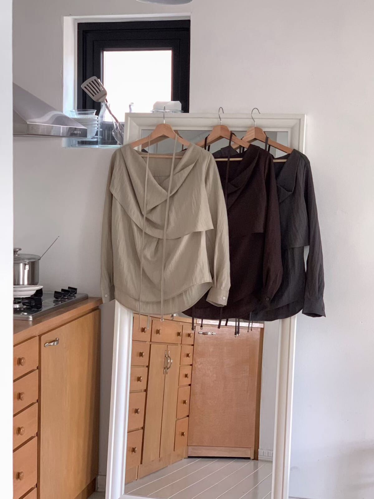 GI5128 微皺垂墜層次綁繩上衣