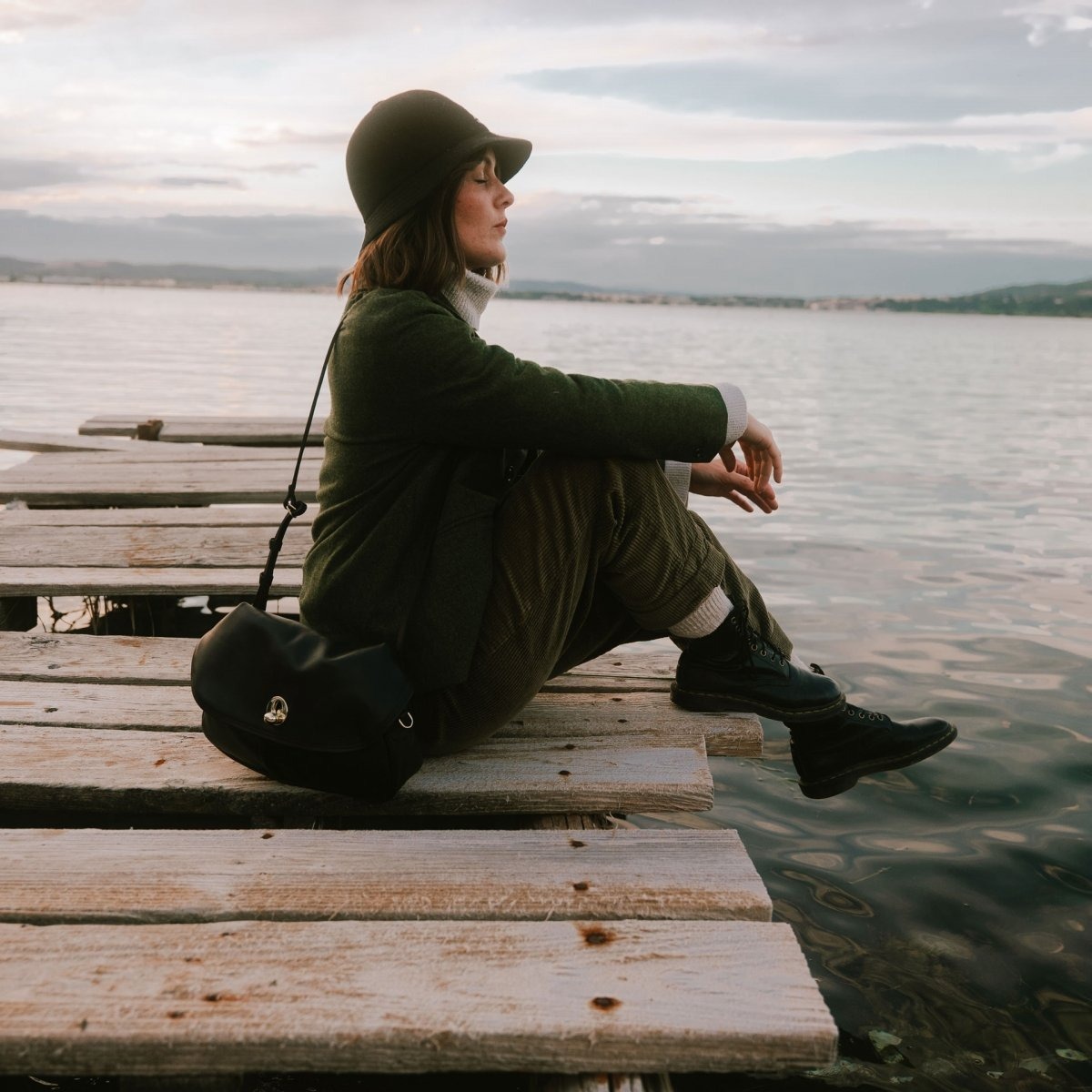 bleu de chauffe | Janice Soft Musette S bag 漁夫斜背包 (綠、駝、黑、酒紅)