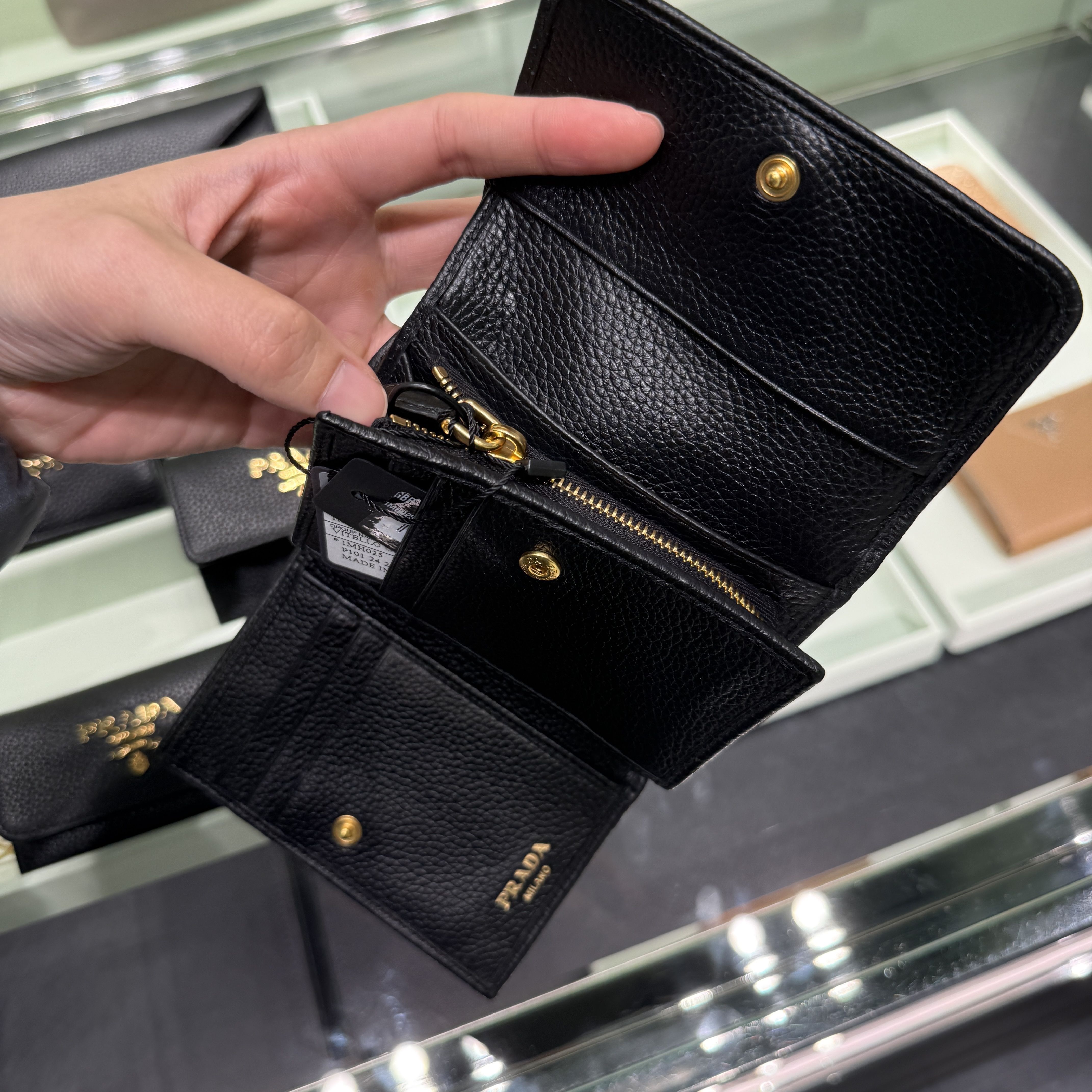 Prada grainy calf Tri-fold wallet black 1MH025