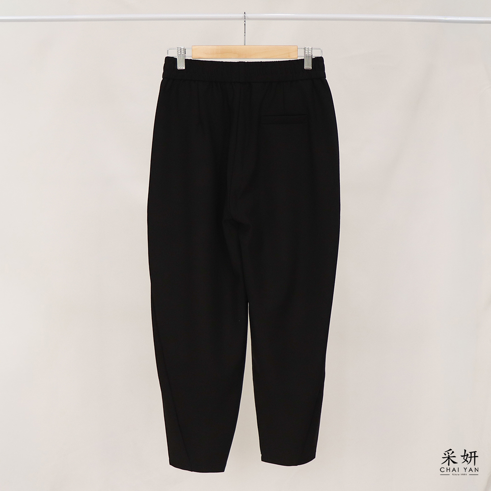 口袋皮標鬆緊腰休閒窄管長褲