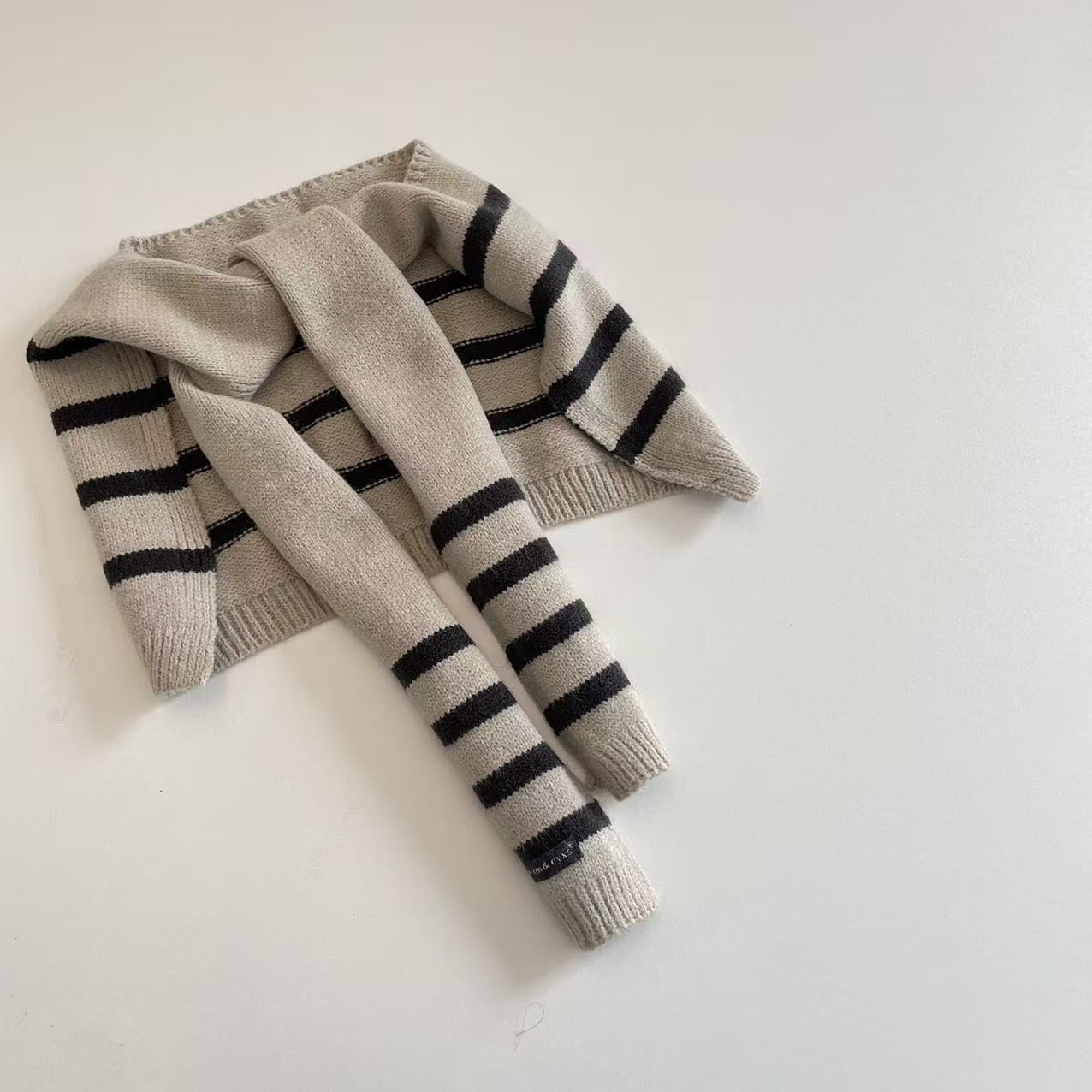 2025秋冬穿搭必備保暖條紋披肩