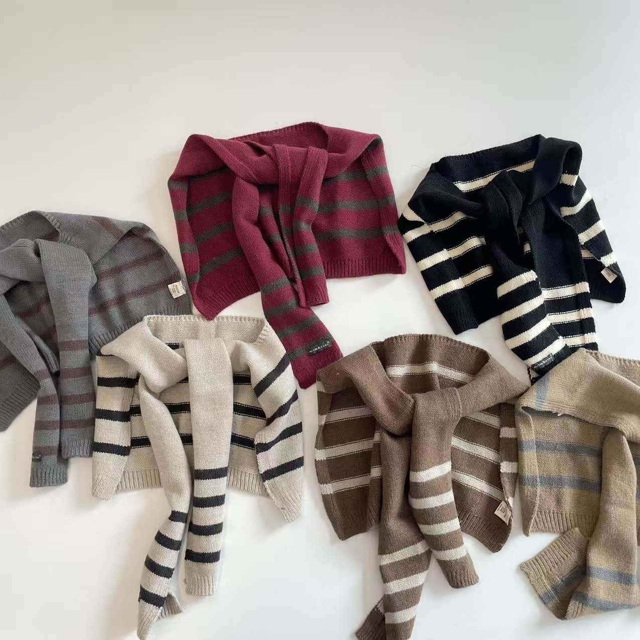 2025秋冬穿搭必備保暖條紋披肩