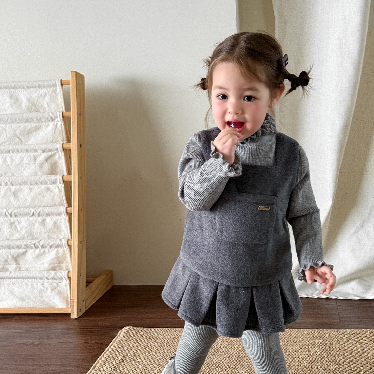 灰色捲邊木耳上衣/學院灰色百褶洋裝(加厚）