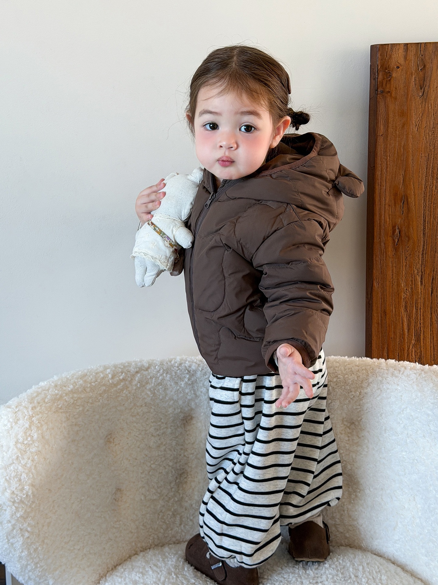 嫩嬰的熊耳朵鴨絨外套