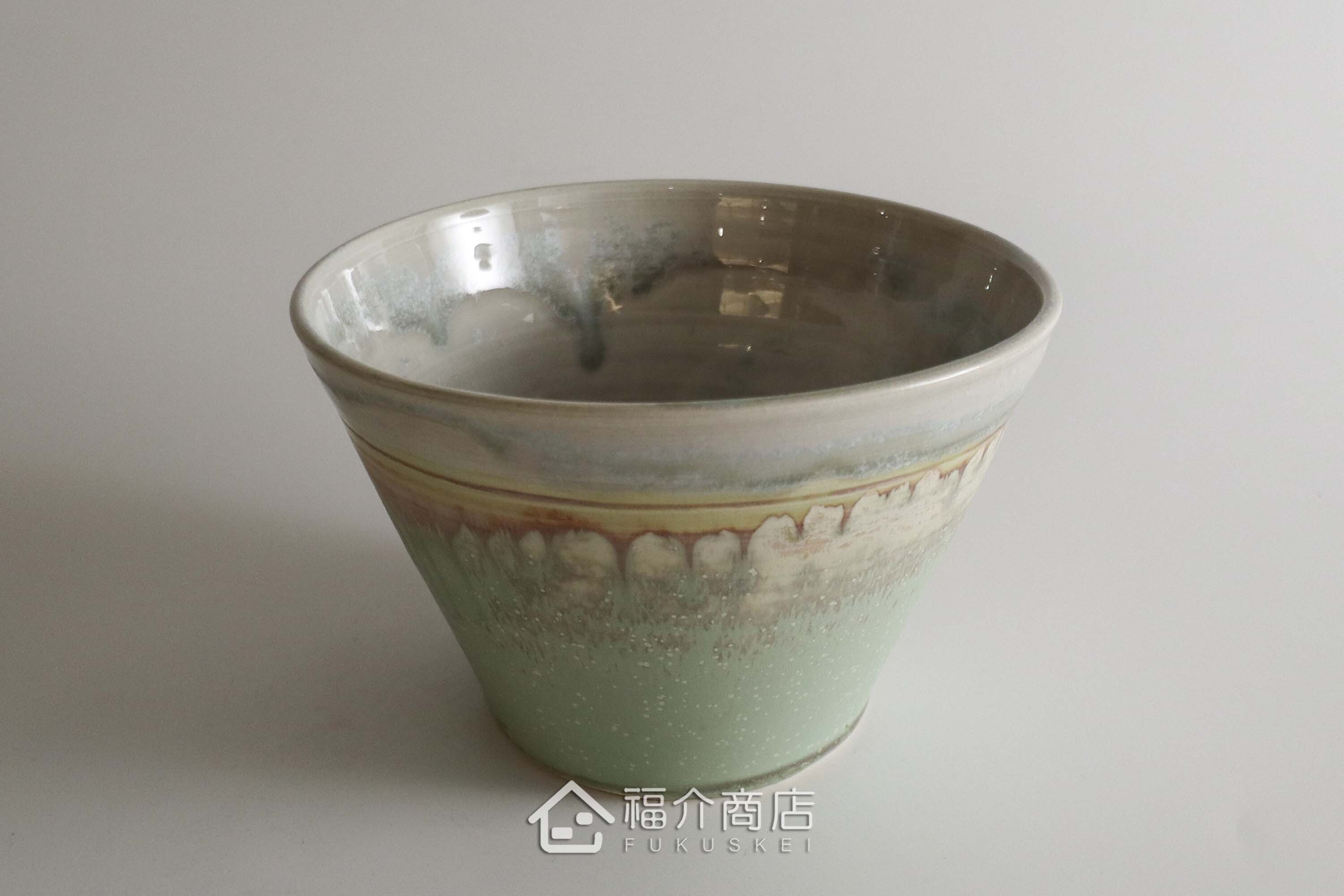 全手工拉胚以兩種釉色交疊的富士山造型的日本陶碗