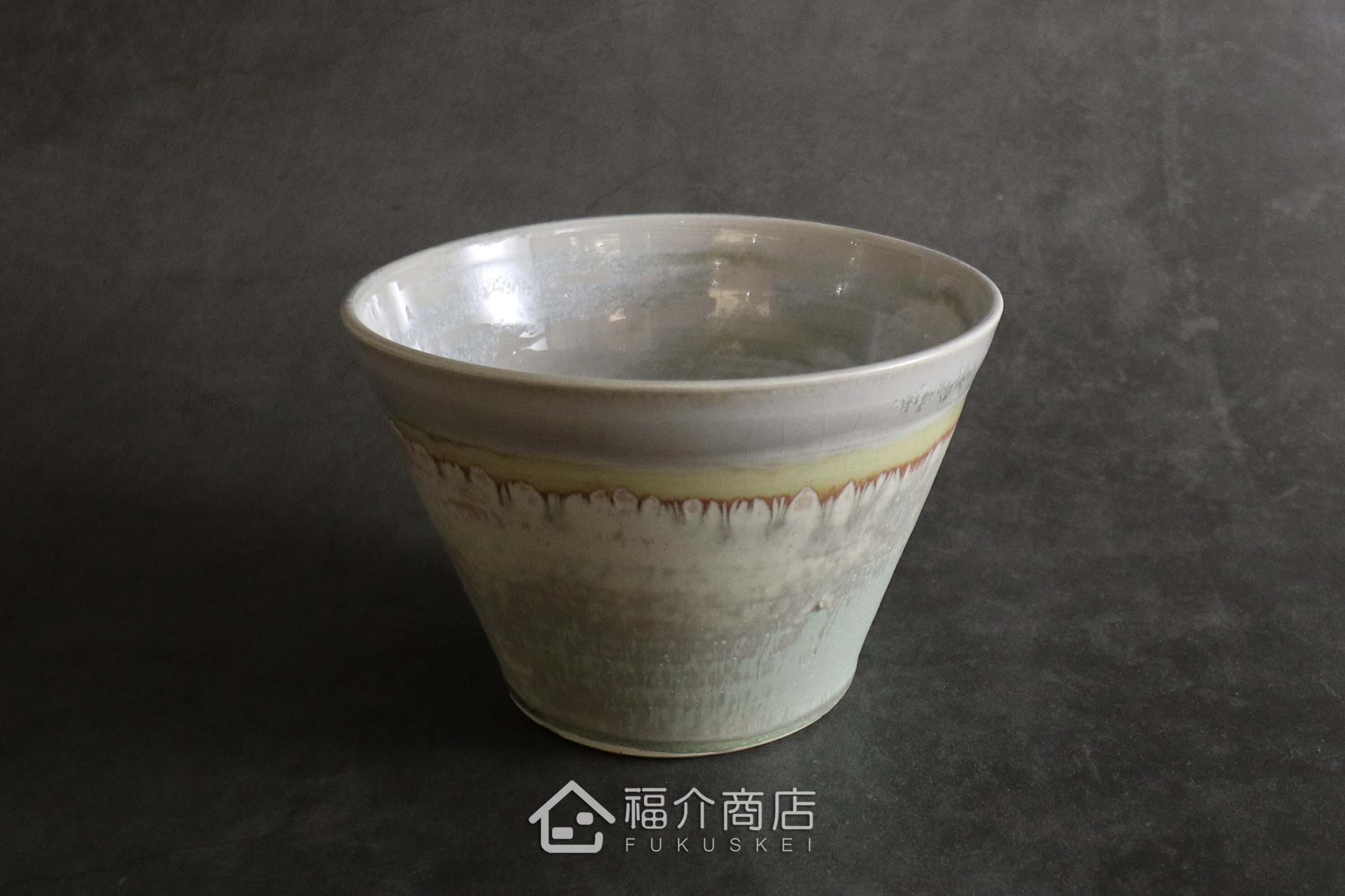 全手工拉胚以兩種釉色交疊的富士山造型的日本陶碗