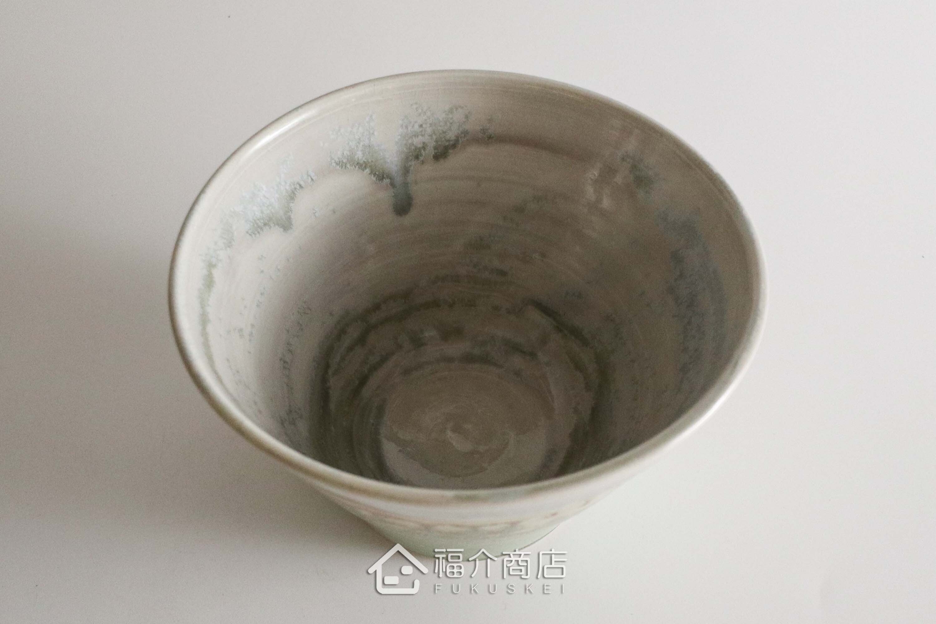 全手工拉胚以兩種釉色交疊的富士山造型的日本陶碗