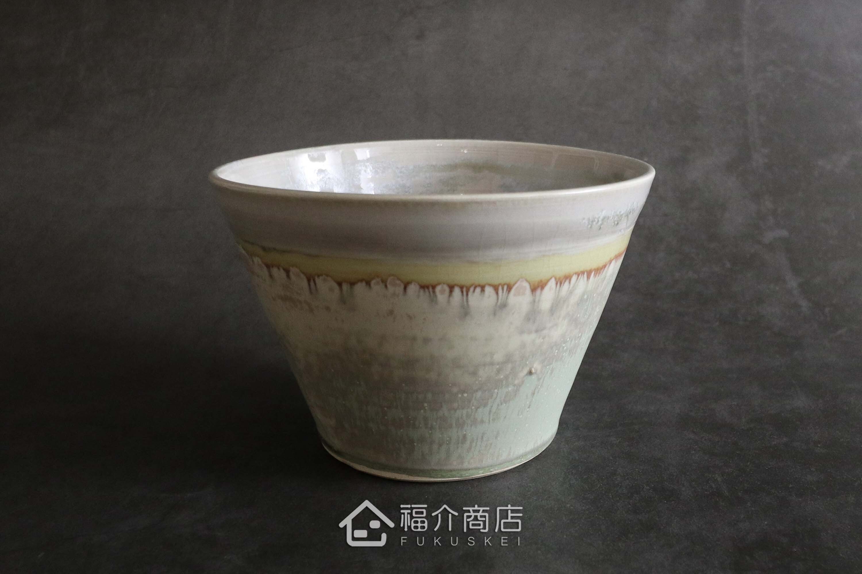 全手工拉胚以兩種釉色交疊的富士山造型的日本陶碗