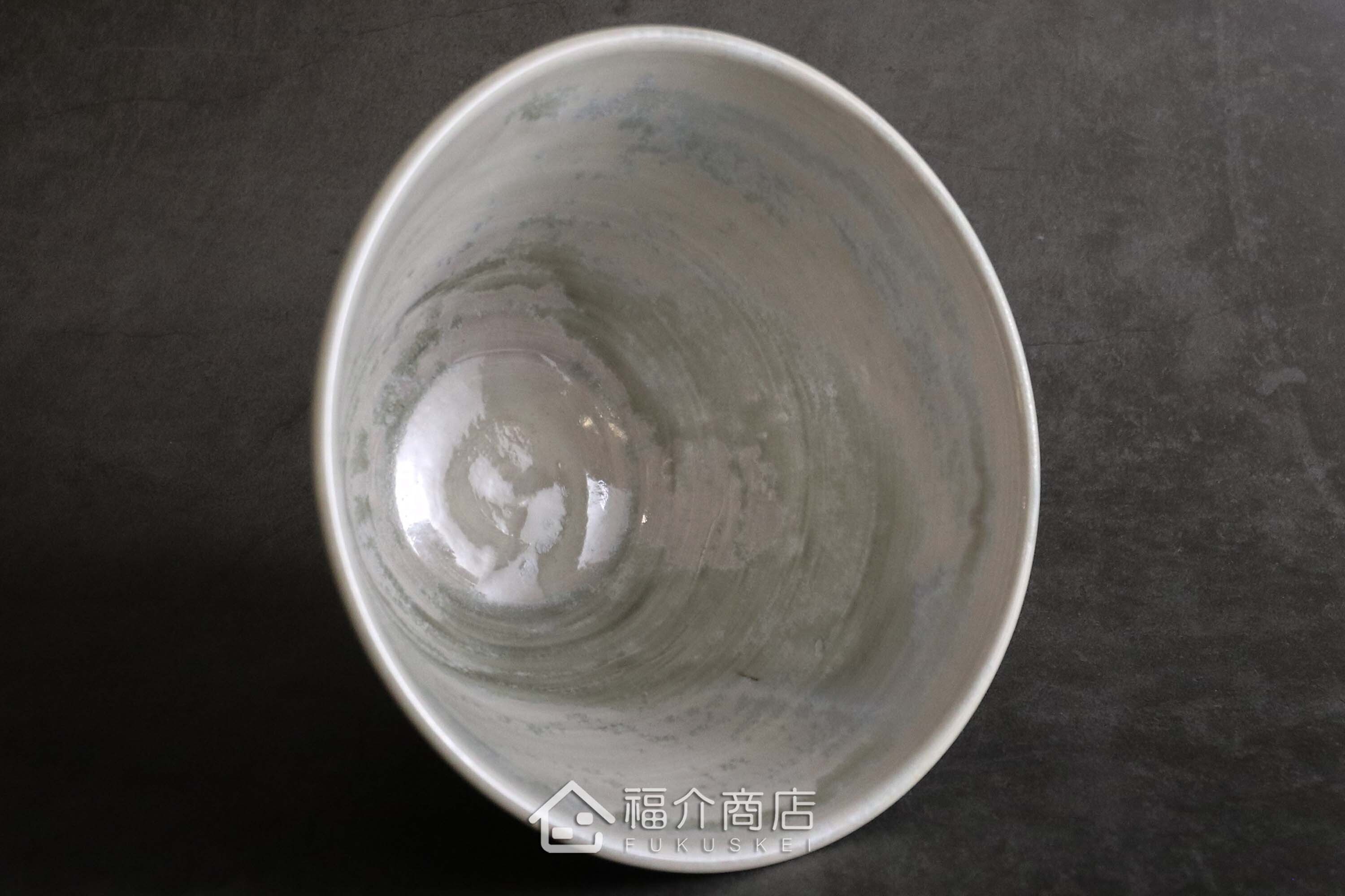 全手工拉胚以兩種釉色交疊的富士山造型的日本陶碗