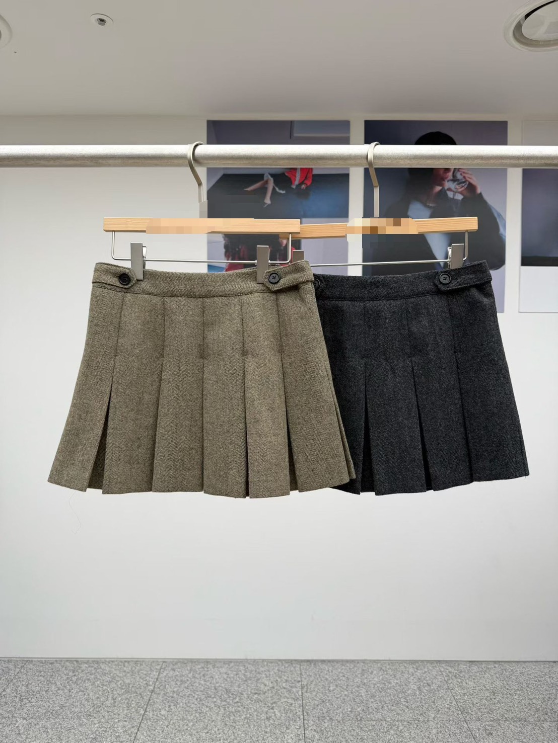 雙側釦百褶短裙