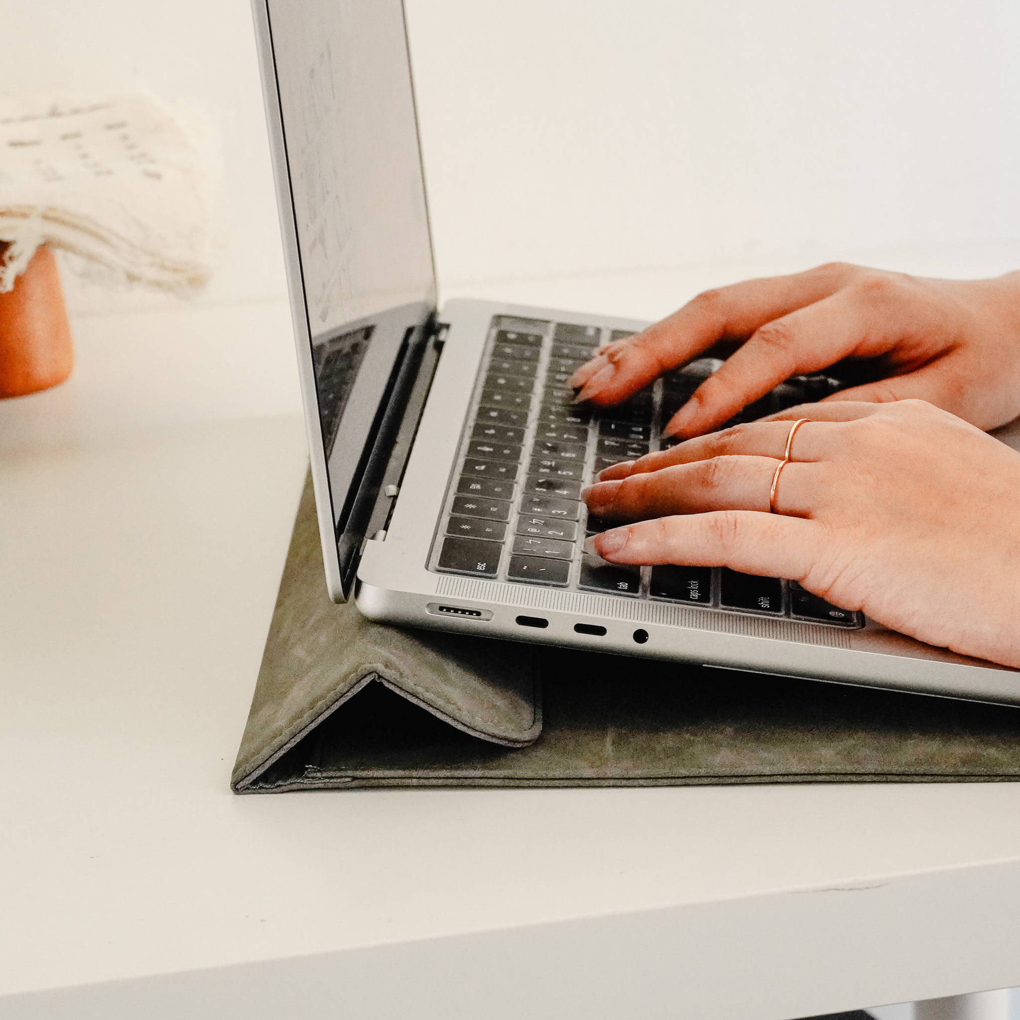 絨面平板筆電內瞻包(支架款)   13吋 15吋 三色售