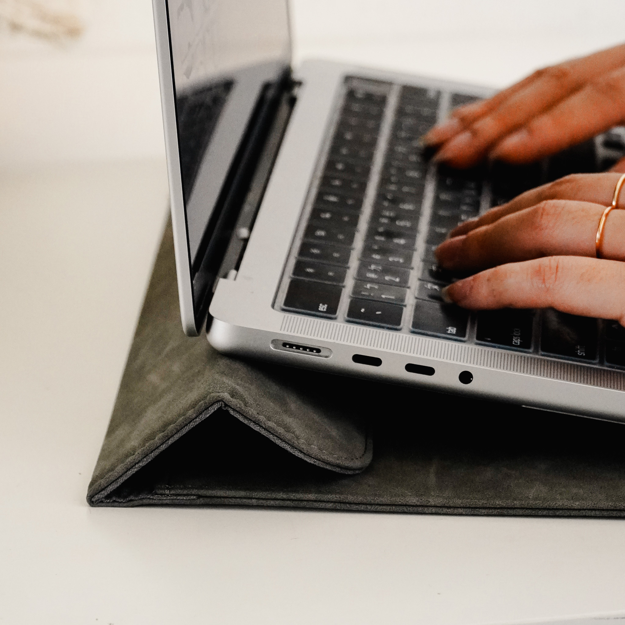 絨面平板筆電內瞻包(支架款)   13吋 15吋 三色售