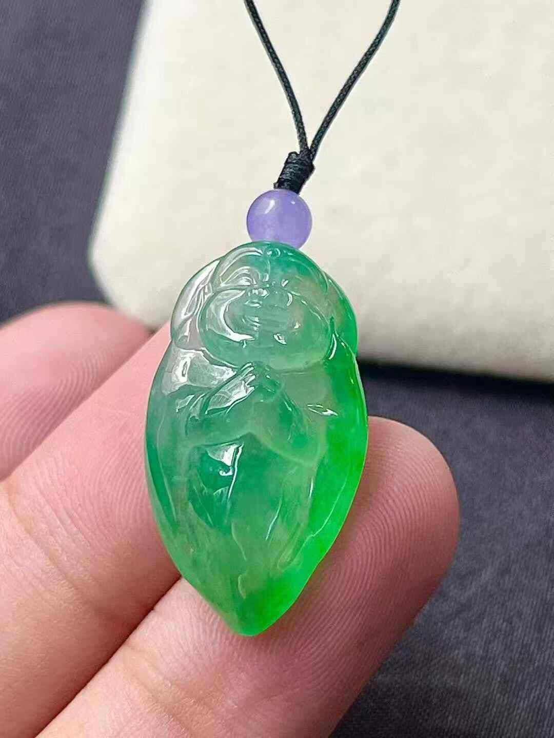 107360 翡翠逍遙佛