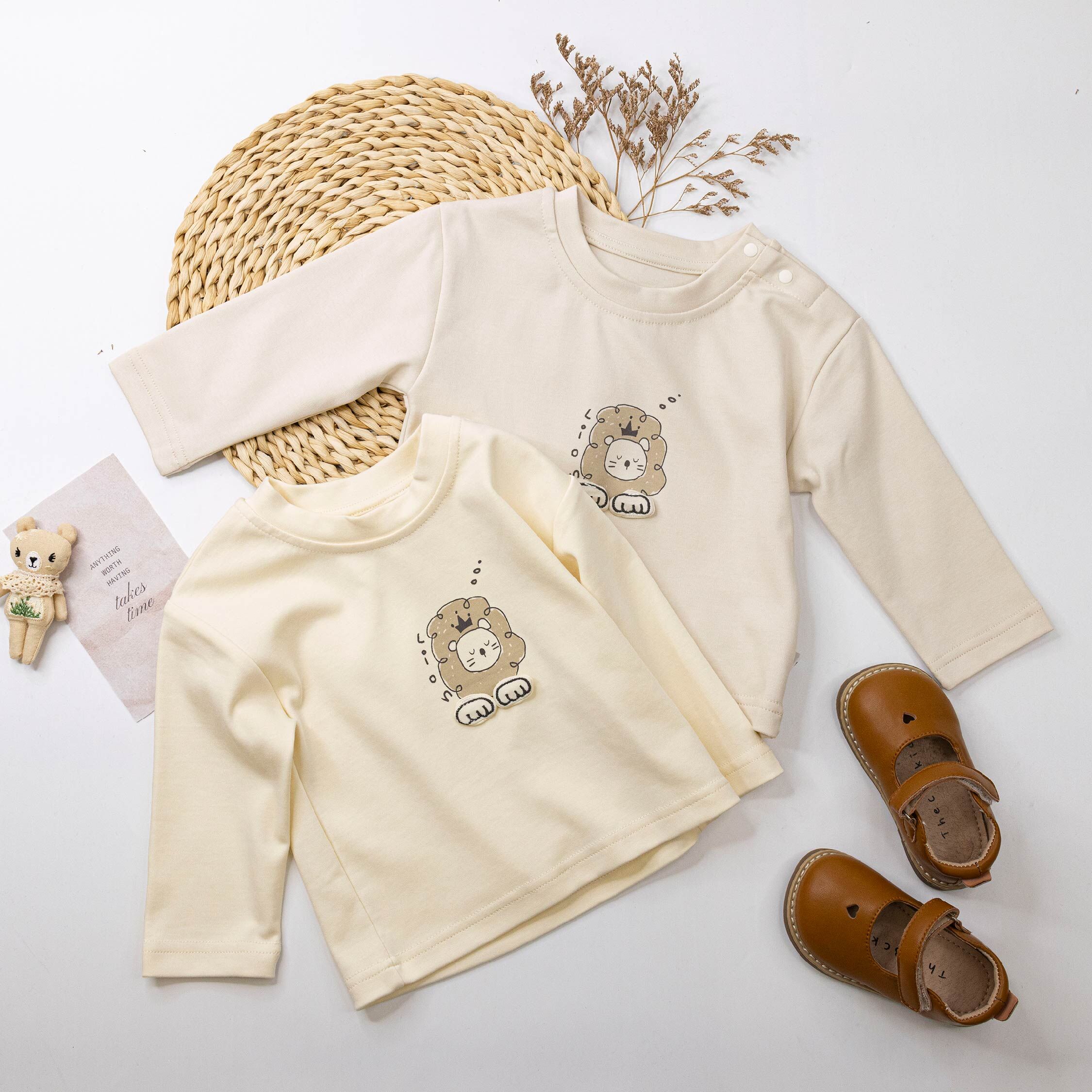 【H55506】手繪閉眼獅子立體造型上衣＊二色