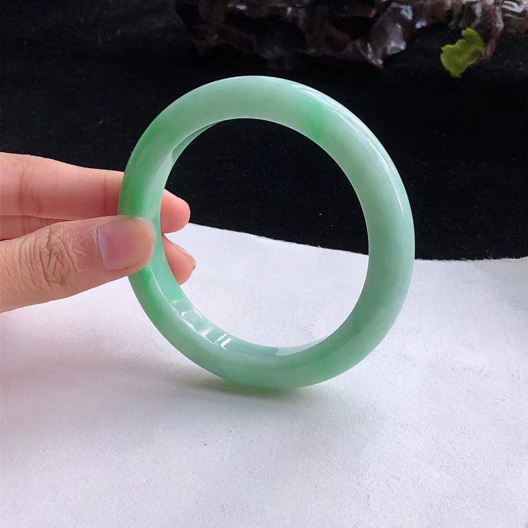 1072638 58mm冰糯種飄果綠翡翠正圈手鐲 (56-58)