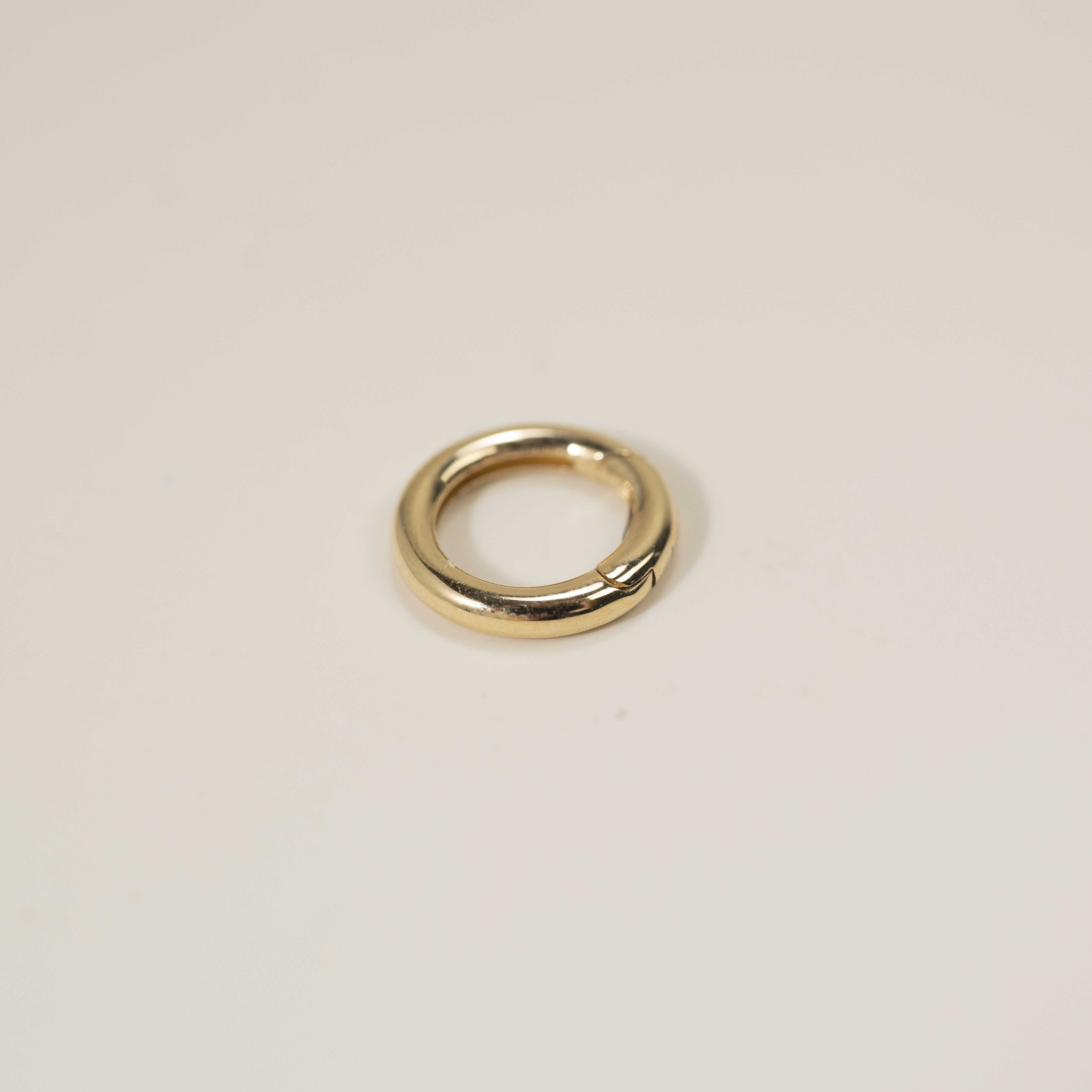 18K Round Jump Ring