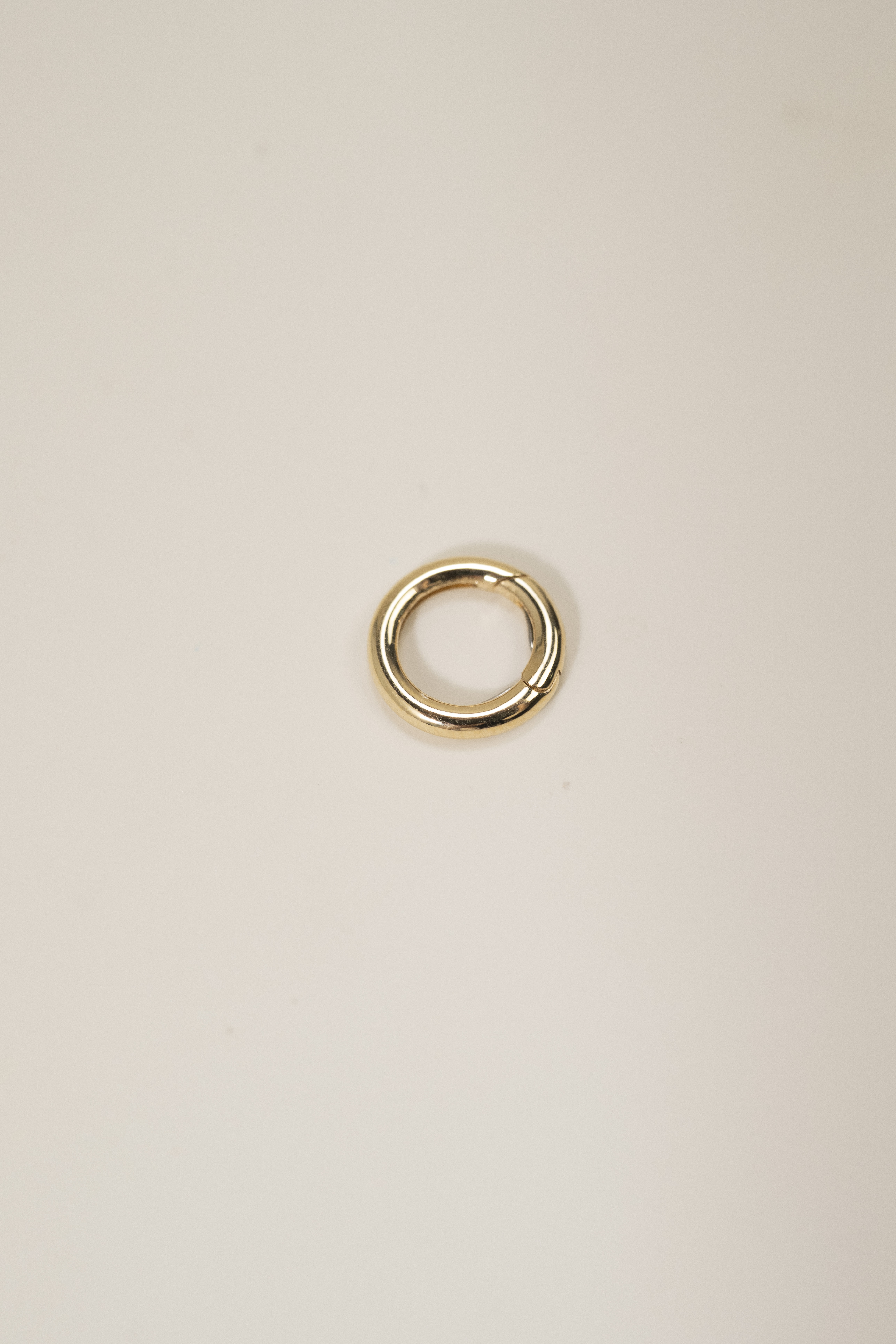 18K Round Jump Ring