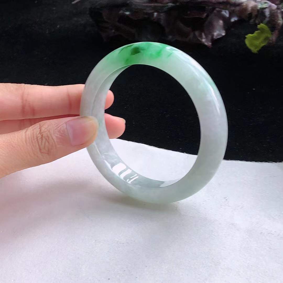 1072639 53.5mm冰糯飄辣綠翡翠正圈手鐲 (52-54)