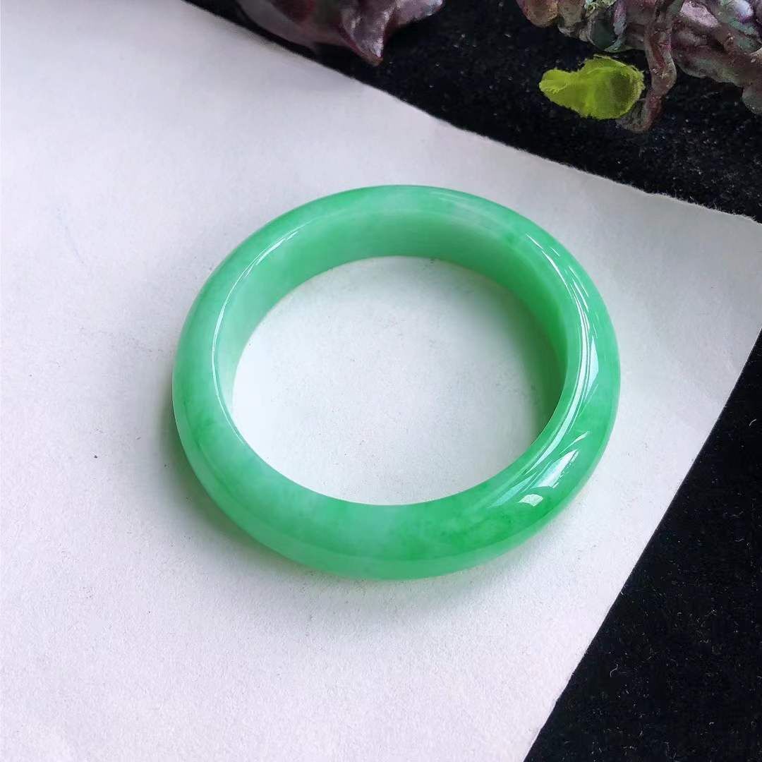 1072642 50mm冰糯飄綠翡翠正圈手鐲 (48-50)