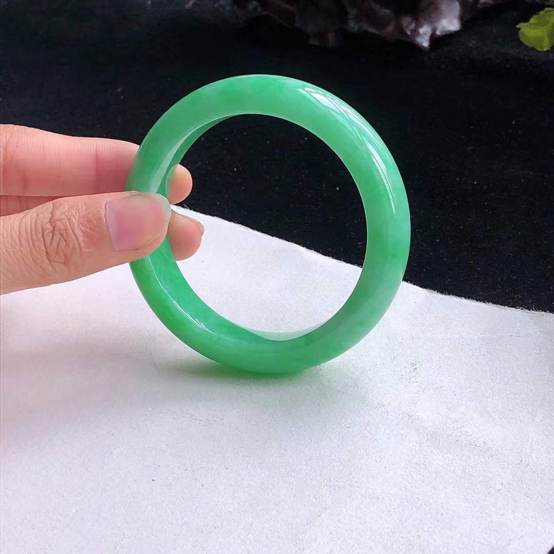 1072642 50mm冰糯飄綠翡翠正圈手鐲 (48-50)