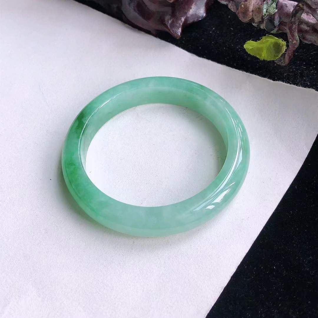 1072943 54.6mm冰糯種飄陽綠翡翠正圈手鐲 (54-56)