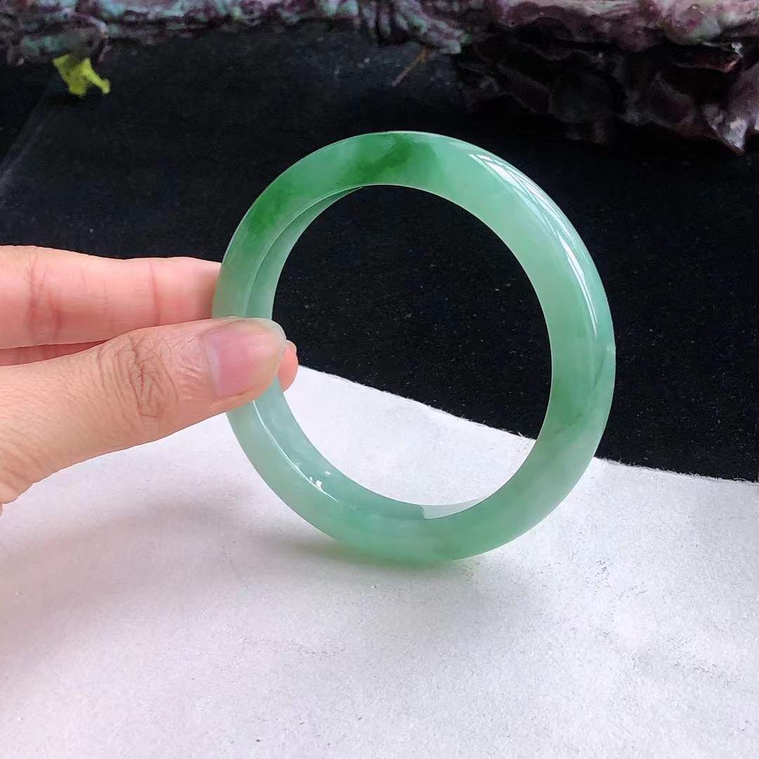1072943 54.6mm冰糯種飄陽綠翡翠正圈手鐲 (54-56)