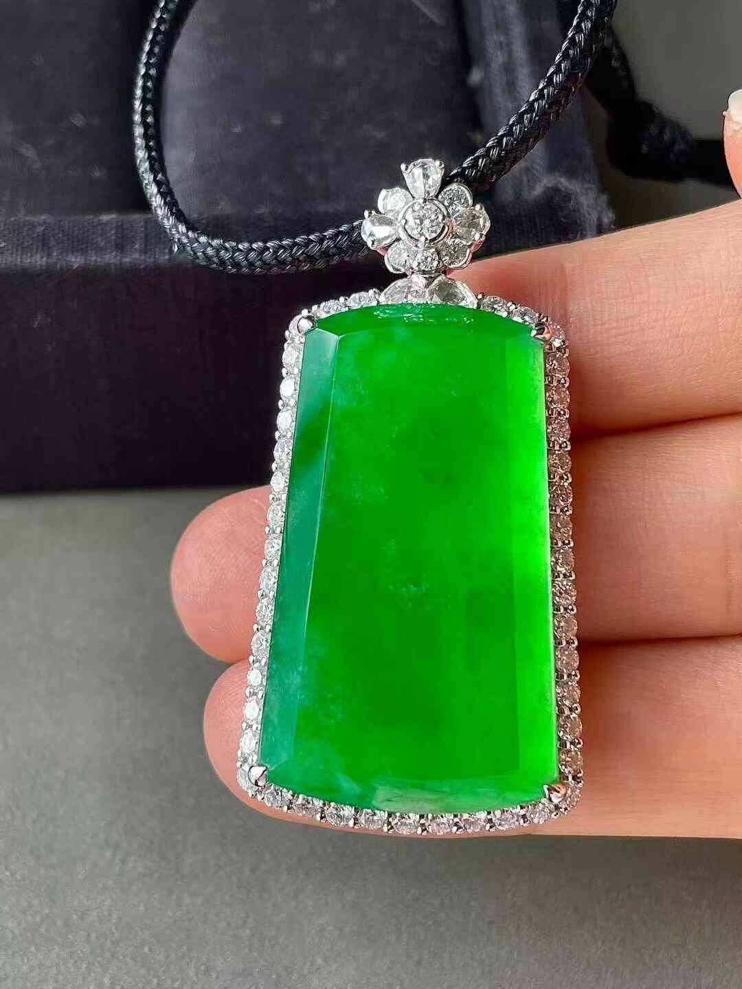 1075548 翡翠冰陽綠無事牌