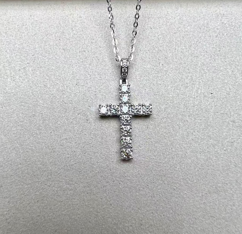 AP61 N2885 60分莫桑十字架頸鏈 $380