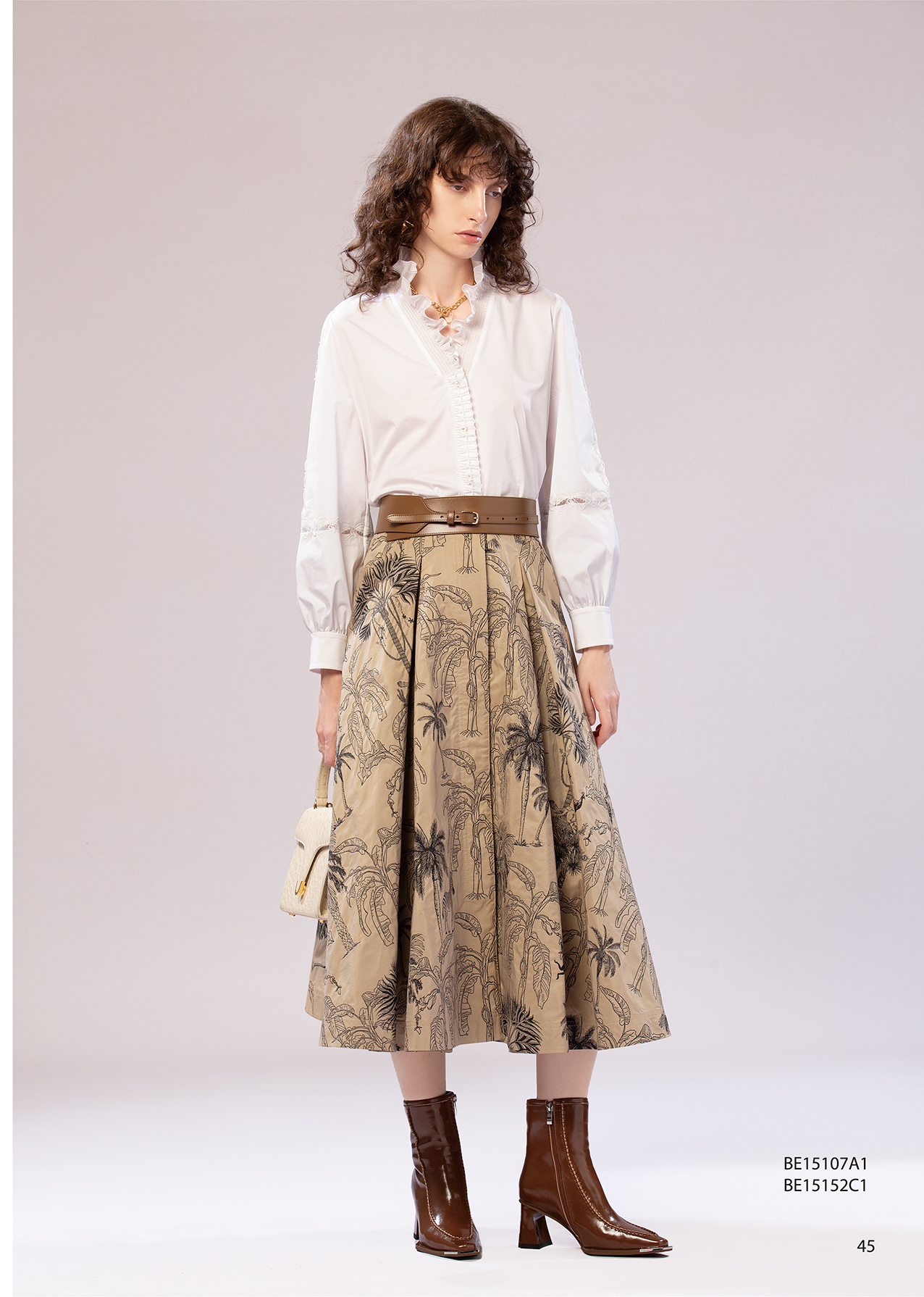 BE15107A1 白色奏鳴曲浪漫古典蕾絲荷葉領襯衫