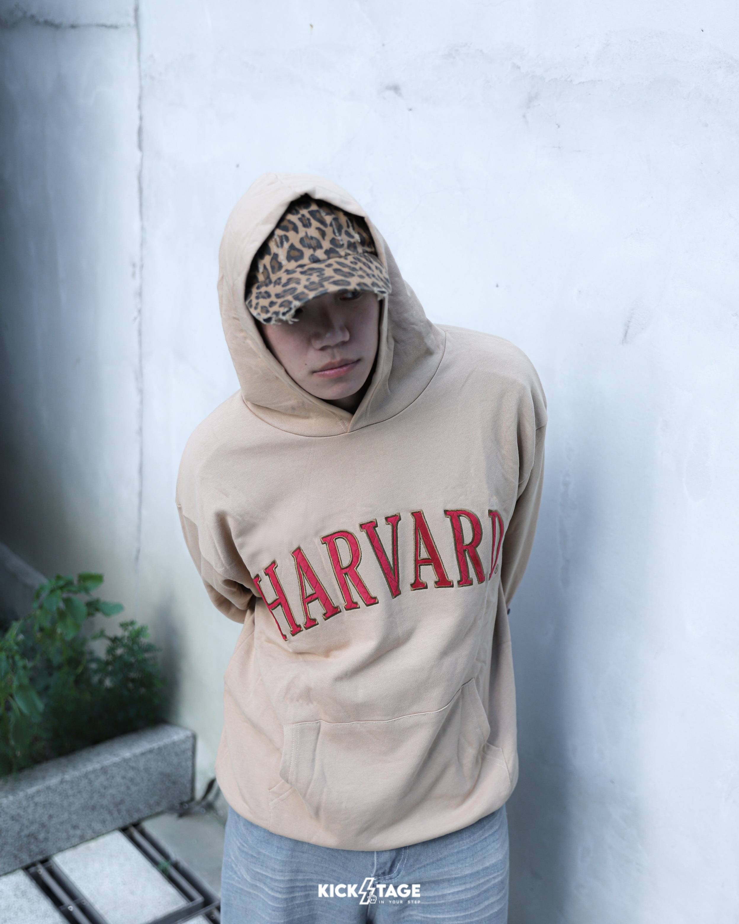 NCAA TEE 淺灰 卡其 休閒 哈佛 密西根 印花 口袋 落肩 貼布繡 長袖 連帽T【7351105】