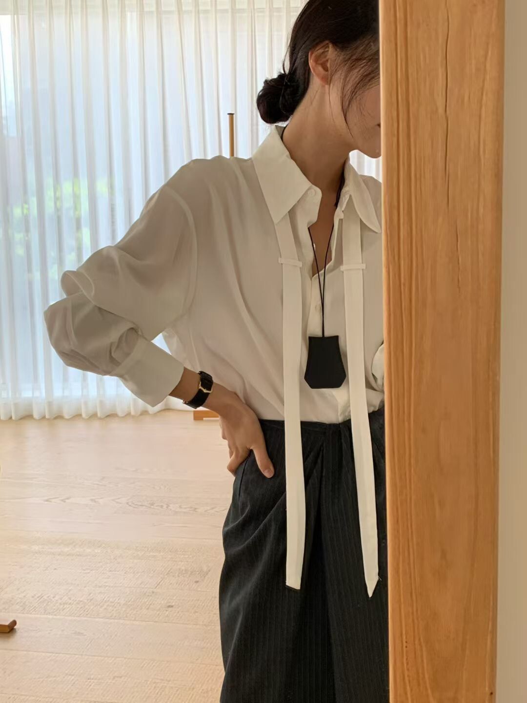 獨特女子耳朵領巾造型翻領排釦襯衫