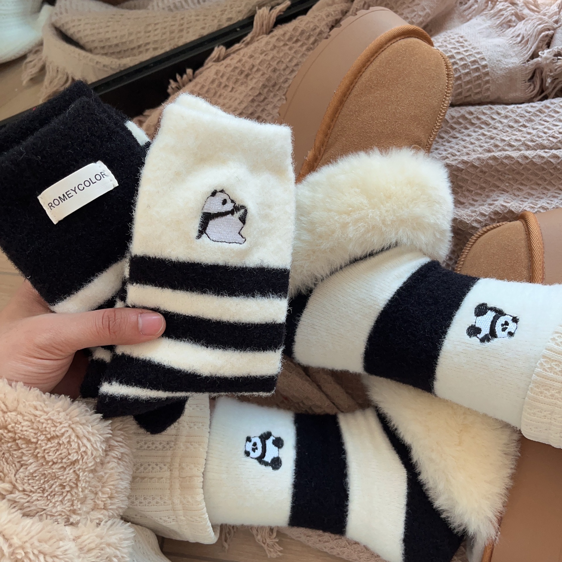 《6310》♾️熊貓條紋澳絨秋冬襪
