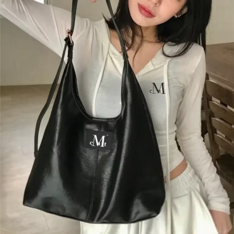 <限時開團⚡️> 🇰🇷MUCENT-CRESCENT LEATHER SHOULDER BAG 皮革月牙包（附拉鍊小包）