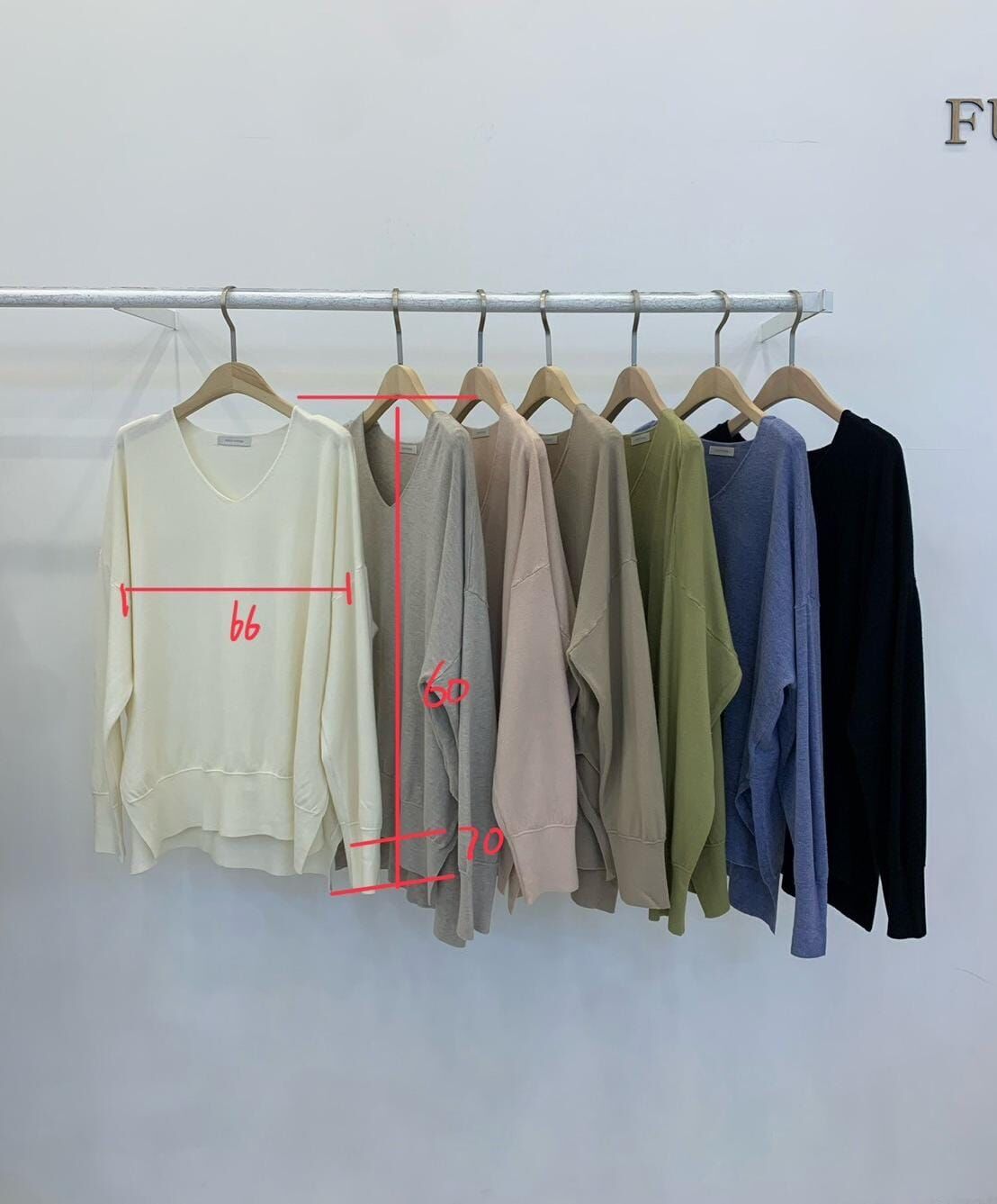 FP5130 混羊毛前短開叉V領上衣