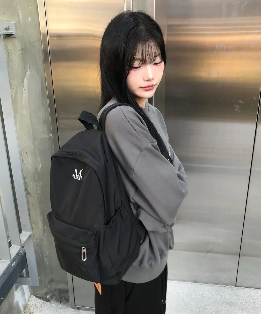 <限時開團⚡️> MUCENT-DONDA SIGNATURE LOGO BACKPACK 經典刺繡後背包 黑色