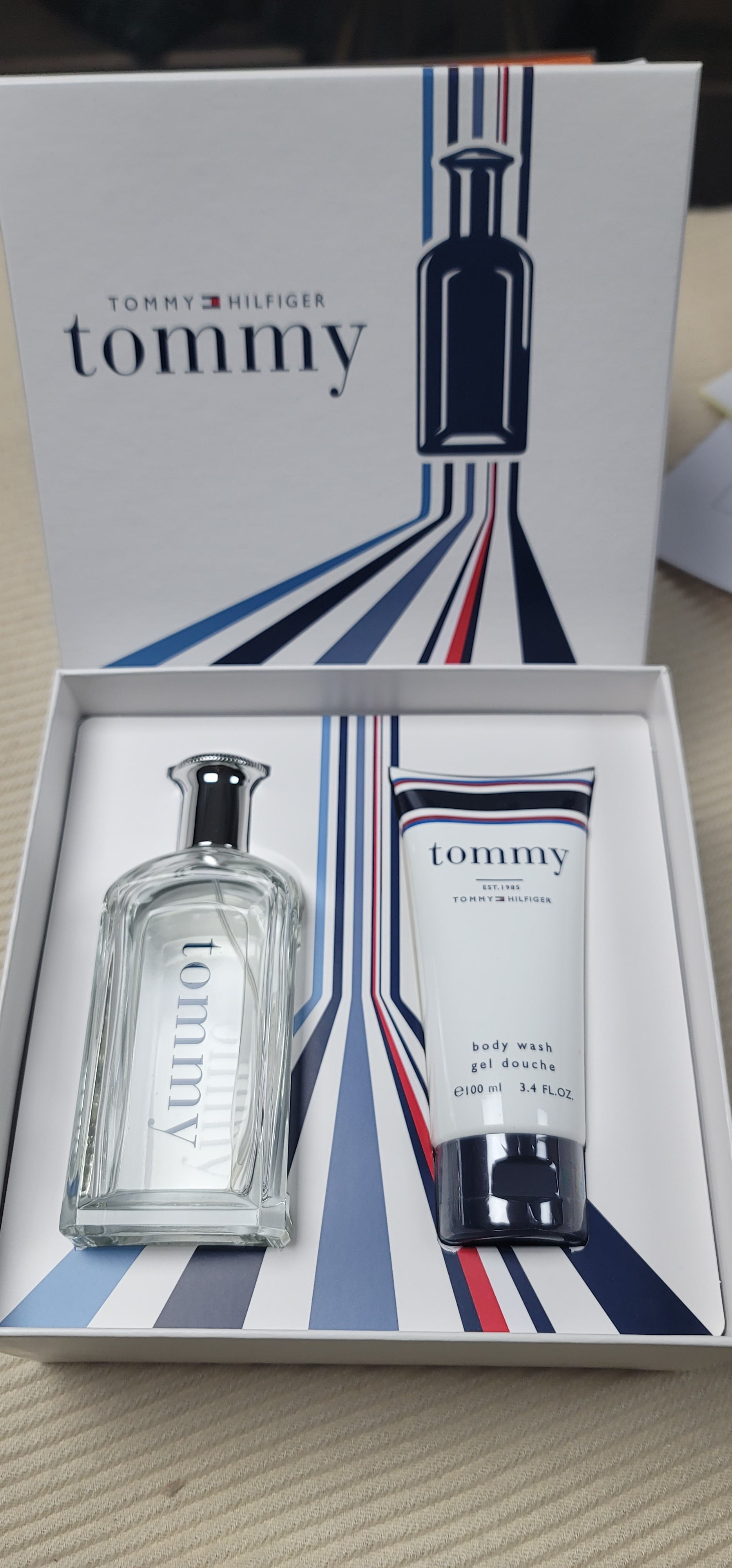 CF1801  TOMMY HILFGER TOMMY SPRING 24 GIFTSET EDT 100ML & BODYWASH 100ML