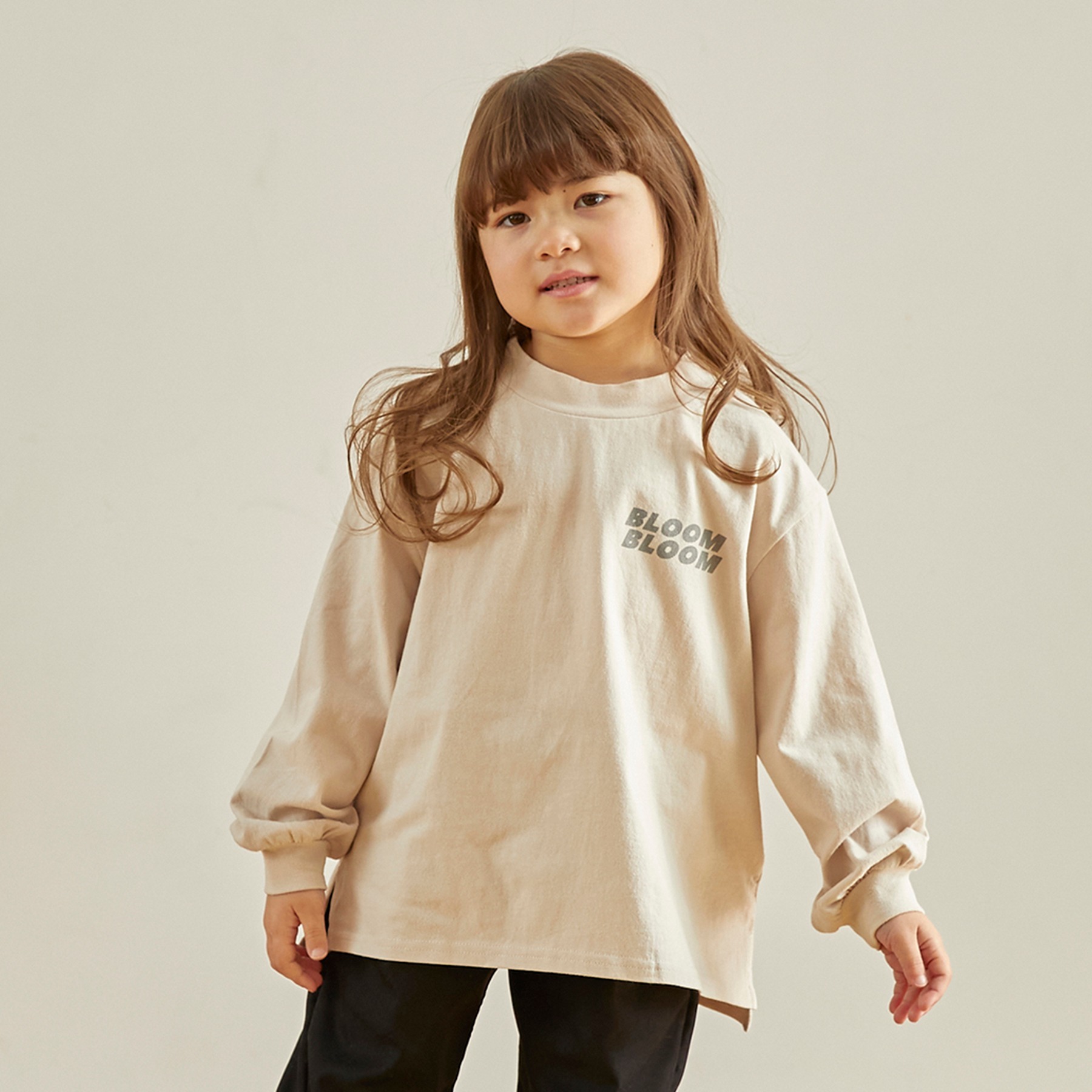 日本 undeny. 小花 下擺層次 天竺棉 寬版長袖上衣 (沙米色，150-160) 715401